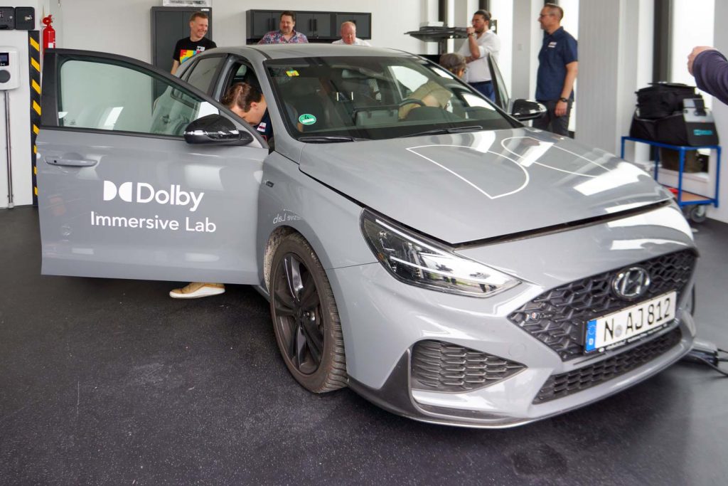 Dolby Germany GmbH Eröffnung neues Headquarter in Nürnberg: Demonstration Dolby Atmos in diversen Autos (Foto: Dolby)