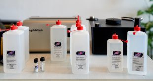 Cyberchemics Vinyl-Reinigungsmittel für manuelle Wäsche, Absaug-Maschinen, Ultraschall-Reiniger und ein neues Mittel für hartnäckigen Schmutz sowie eine Nadel-Pflege (Foto: R. Vogt)