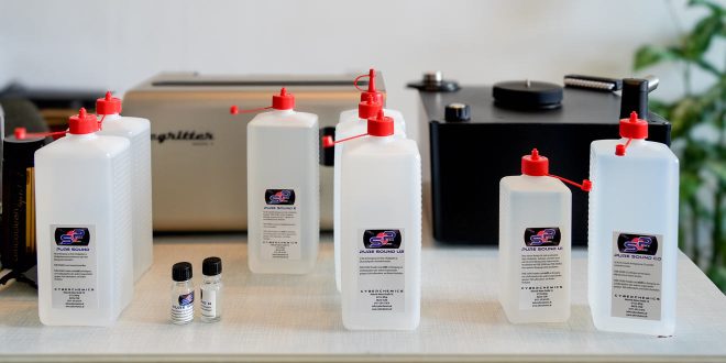 Cyberchemics Vinyl-Reinigungsmittel für manuelle Wäsche, Absaug-Maschinen, Ultraschall-Reiniger und ein neues Mittel für hartnäckigen Schmutz sowie eine Nadel-Pflege (Foto: R. Vogt)