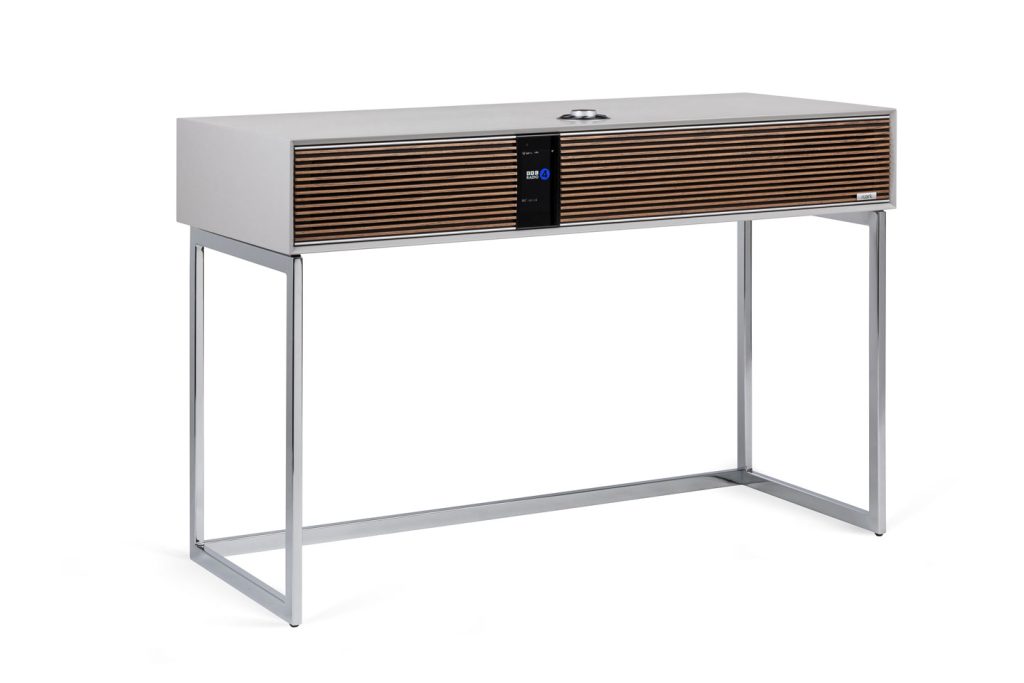 Ruark R180 auf Gestell