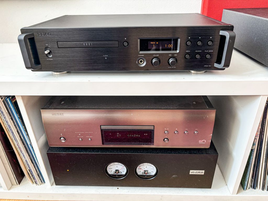 Teac VRDS-701 vs Denon SACD 110